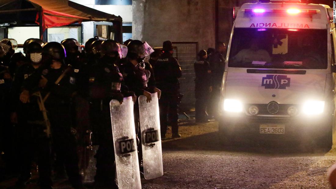 Băng đảng hỗn chiến kinh hoàng trong tù ở Ecuador, hơn 100 người mất mạng - 1