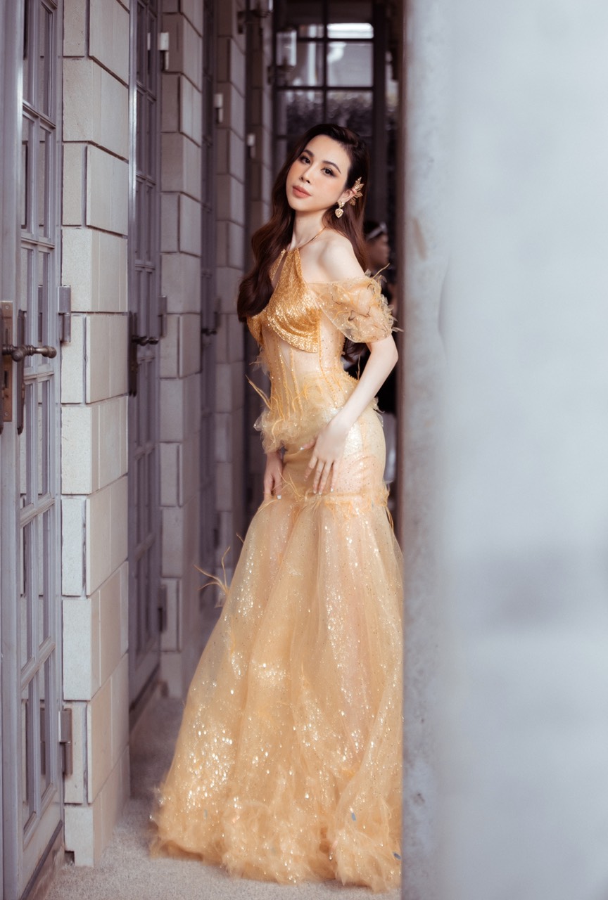 Hoa hậu Áo dài suýt “hụt” diễn tại Thailand Fashion Week vì… kẹt xe - 2