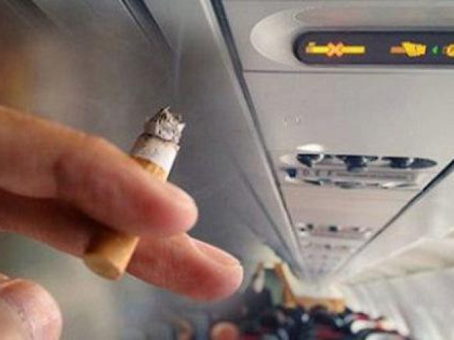 Chây ì nộp phạt lỗi hút thuốc trên máy bay, nam hành khách bị cấm bay