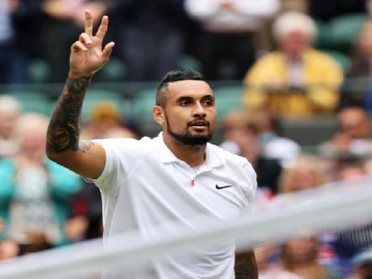 Ồn ào Wimbledon: Kyrgios bị phạt vì ”sỉ nhục” CĐV, VĐV trả giá vì ăn mừng