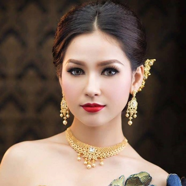 Maiya Kager là người mẫu kiêm diễn viên, TV host người Campuchia. 
