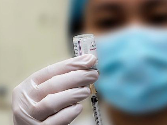 Bộ Y tế đề nghị 9 bộ tiêm vắc-xin Covid-19 mũi 3, mũi 4 cho cán bộ, nhân viên