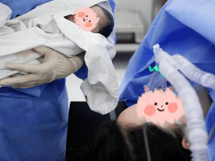 Người mẹ sinh mổ lần 3, bác sĩ choáng váng khi nhìn thấy tử cung