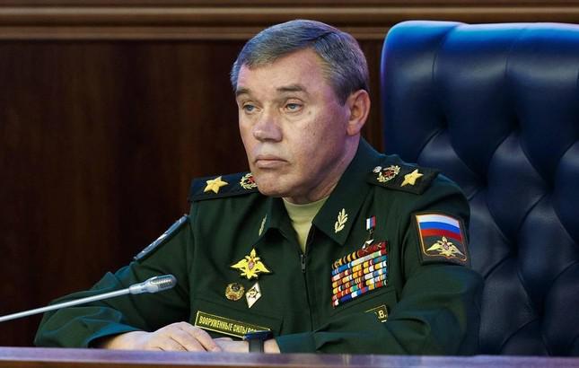 Tham mưu trưởng quân đội Nga thăm các đơn vị tham gia chiến dịch ở Ukraine - 1