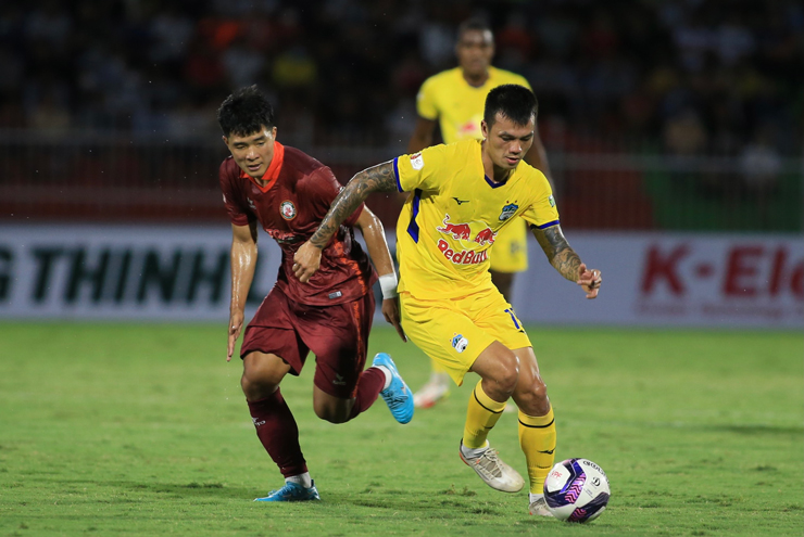 Video bóng đá Bình Định - HAGL: Bước ngoặt thẻ đỏ, vỡ òa cuối trận (Vòng 5 V-League) - 1