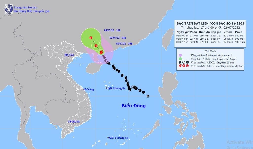 Tâm bão số 1 cách Quảng Ninh hơn 300km, nhiều tỉnh phía Bắc “căng mình” ứng phó - 1