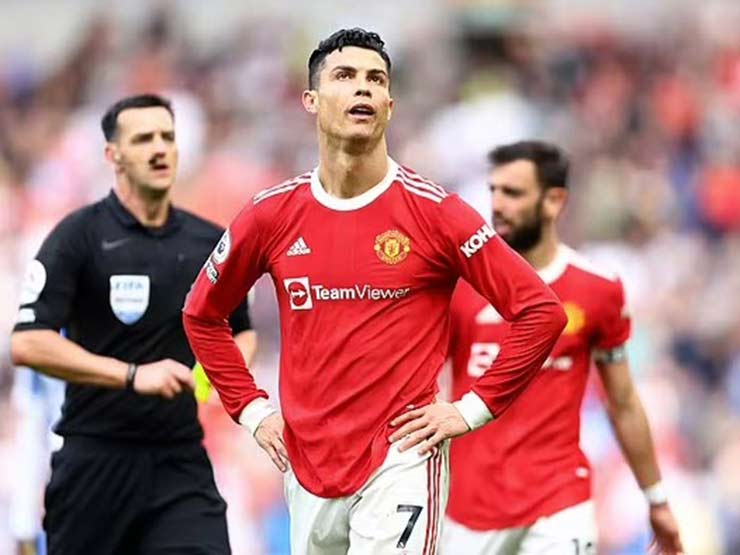 Ronaldo xin được rời MU: Muốn đá tiếp ở Cúp C1, mong 3 đại gia ”giải cứu”