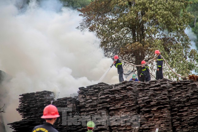 Cháy lớn tại Bình Định, hàng trăm người tham gia dập lửa - 3
