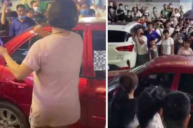 Trung Quốc: Đám đông cổ vũ người phụ nữ đánh ghen trên phố - 1