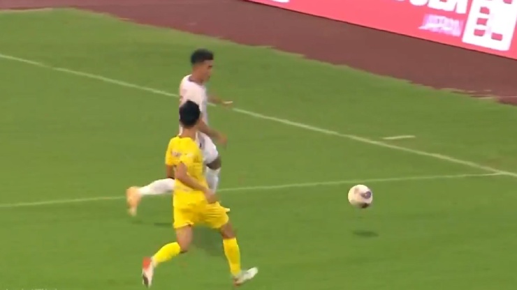 Video bóng đá Nam Định - Bình Dương: Phản công mẫu mực, tiếc nuối đá 11m (Vòng 5 V-League) - 1