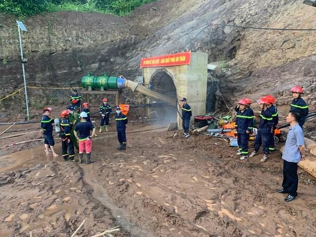 Nóng: Gấp rút giải cứu công nhân mắc kẹt trong hầm thủy điện ở Điện Biên - 8