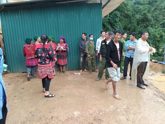 Nóng: Gấp rút giải cứu công nhân mắc kẹt trong hầm thủy điện ở Điện Biên - 7