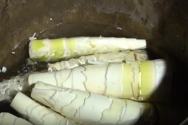 Chọn măng tươi ngon nhất không phải ai cũng biết, đây là tất cả những điều cần tránh giúp loại bỏ độc tố trong măng - 1