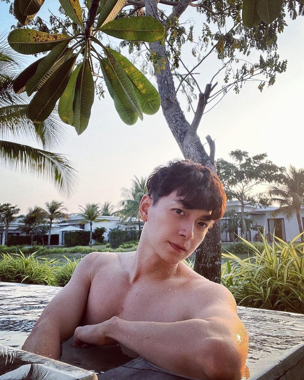 Ngô Kiến Huy mạnh dạn cởi áo khoe body sau những tháng ngày bị gọi là "đuông dừa" - 3