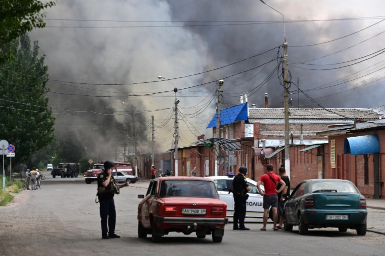 Nga tăng sức ép, Thống đốc Donetsk kêu gọi dân sơ tán - 1