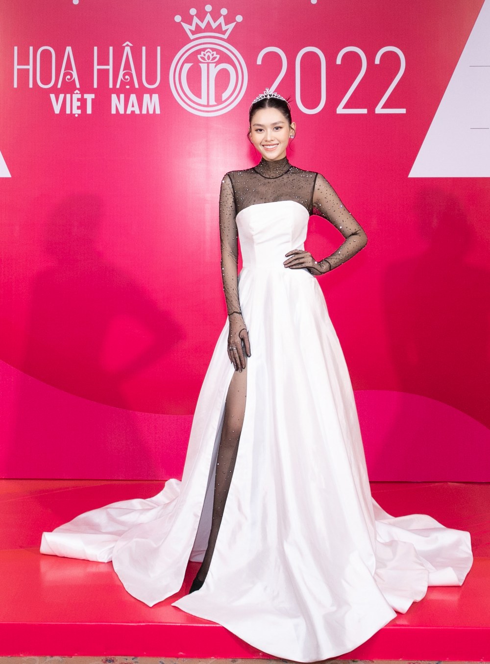 Đỗ Hà khoe đôi chân dài 1,11m tại sự kiện khởi động Hoa hậu Việt Nam 2022 - 6