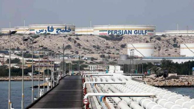Mỹ trừng phạt hàng loạt công ty đưa dầu Iran đến Trung Quốc - 1