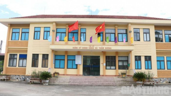 Hai UBND xã ở Lào Cai đóng cửa vì... đi họp - 9