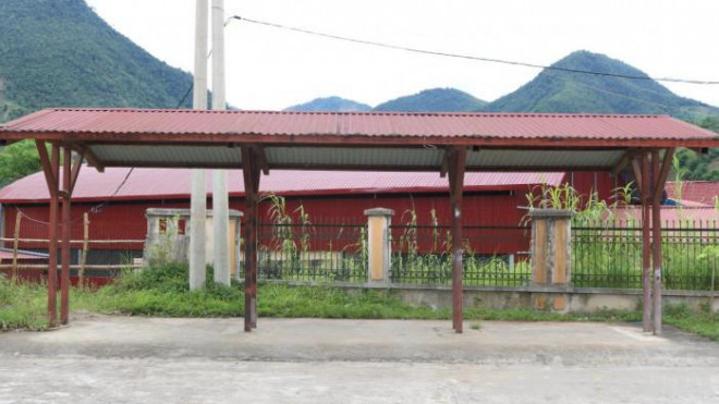 Hai UBND xã ở Lào Cai đóng cửa vì... đi họp - 13