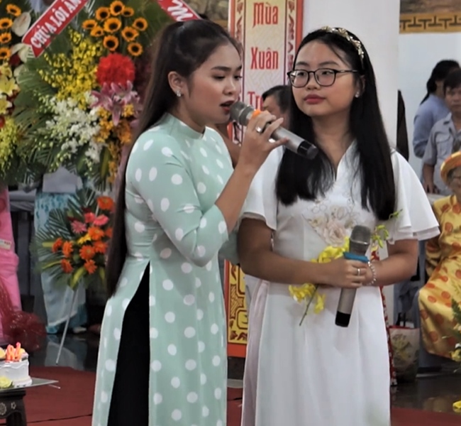 Thiện Nhân và Phương Mỹ Chi là hai gương mặt sao nhí đình đám cùng bước ra từ cuộc thi The Voice Kids (Giọng hát Việt nhí). Sau chương trình, cả hai tiếp tục theo đuổi sự nghiệp ca hát, gặt hái được nhiều thành công trong công việc, cuộc sống.
