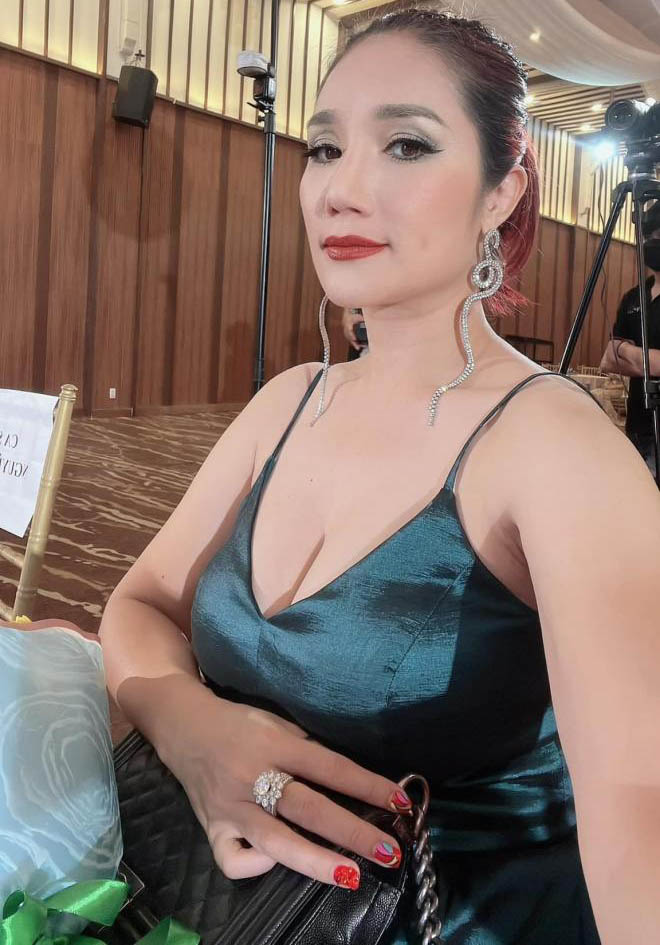 "Bà mối" Cát Tường có được vẻ ngoài nuột nà, đằm thắm ở tuổi U50 nhờ biết yêu - 4