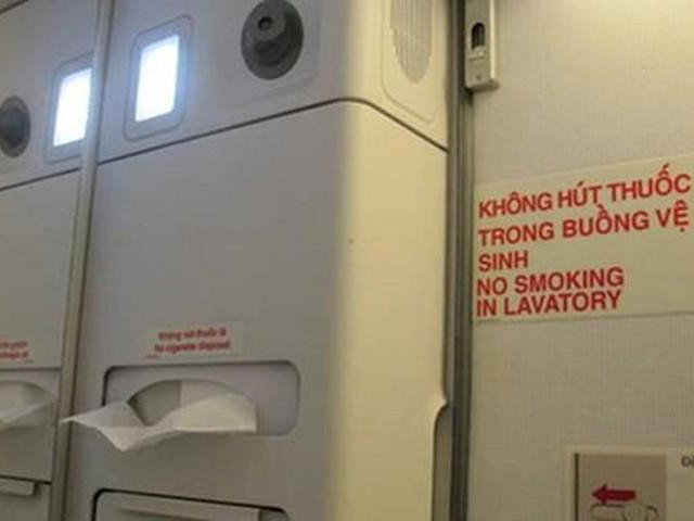 Hút thuốc trên máybay nhưng không nộp phạt, nam hành khách bị cấm bay 9 tháng