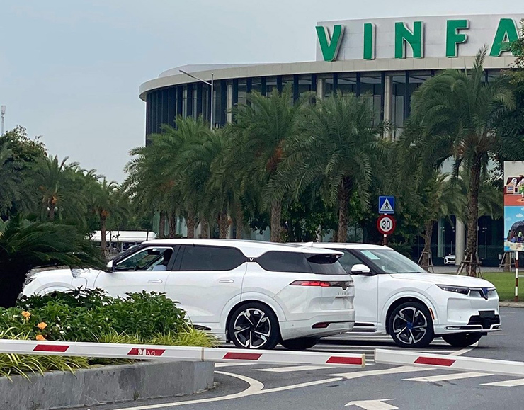 Bắt gặp xe điện VF 9 trong khuôn viên nhà máy VinFast tại Hải Phòng - 1