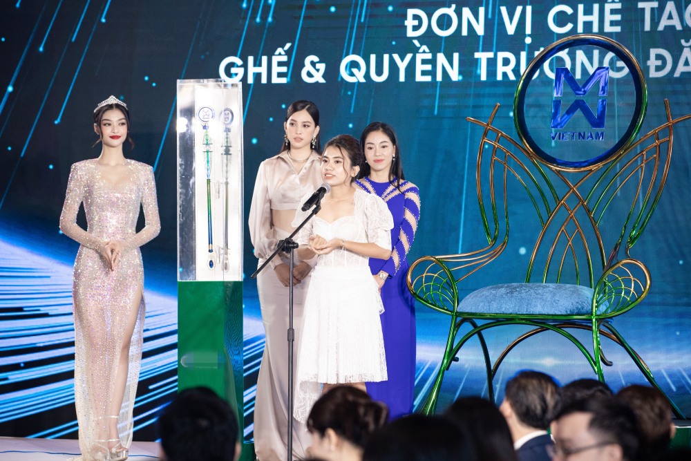 Công bố vương miện bạc tỷ đoá sen đại dương cho tân Miss World Vietnam 2022 - 8
