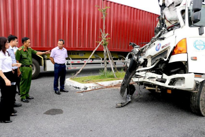 Vụ tai nạn 3 người tử vong ở Khánh Hòa: Bắt tạm giam tài xế xe tải - 1