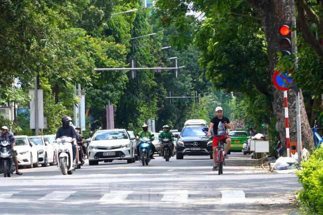 Lạ lẫm phố Quang Trung ngày đầu tổ chức lại giao thông - 3