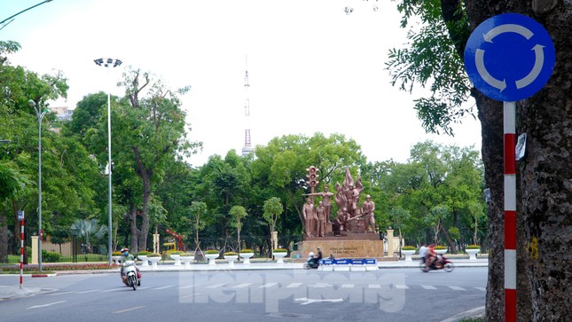 Lạ lẫm phố Quang Trung ngày đầu tổ chức lại giao thông - 1