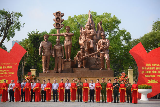 Khánh thành tượng đài CSGT và PCCC trên phố Hà Nội - 1