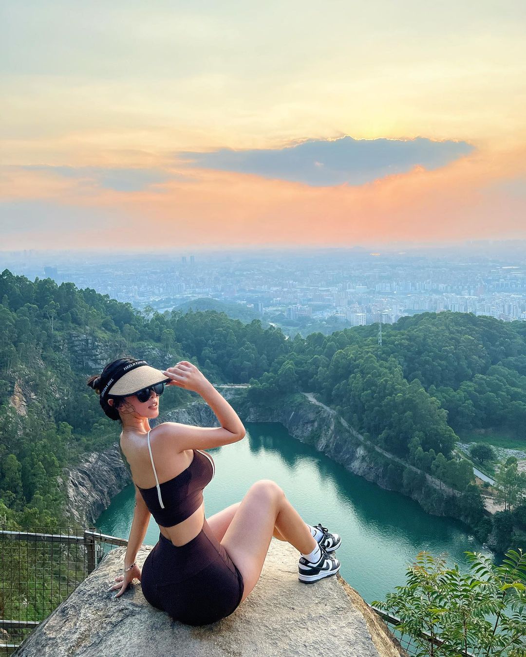 "Nữ thần phòng gym Trung Quốc" tập bền bỉ từ năm 18 tuổi để đẹp nữa, đẹp mãi - 6