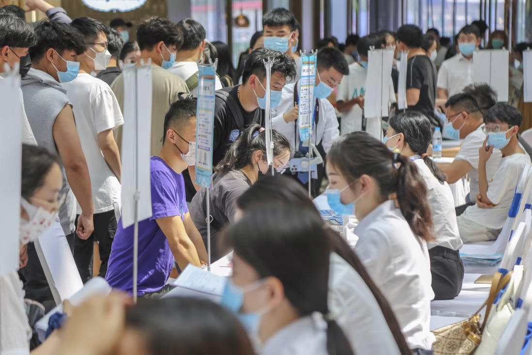 Trung Quốc đau đầu vì nạn thất nghiệp, cứ 5 thanh niên có 1 người không có việc làm - 1