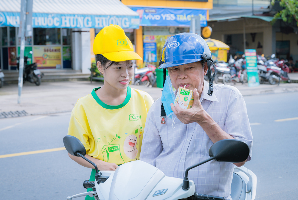 Chuyến xe Fami vui vẻ đến Đồng Nai: Lan tỏa yêu thương từ những hộp sữa lành - 4