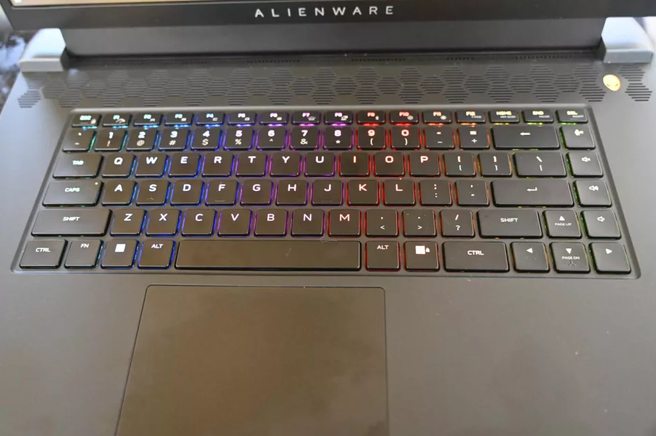 Trên tay Alienware M17 R5 – Vua laptop chơi game năm nay - 5