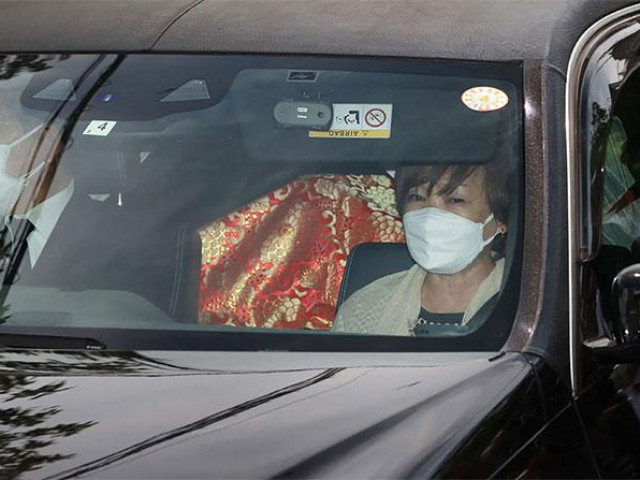 安倍晋三首相の妻を乗せた車が事故に遭う