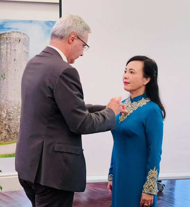 Nguyên Bộ trưởng Y tế Nguyễn Thị Kim Tiến nhận Huân chương Bắc đẩu Bội tinh - 1