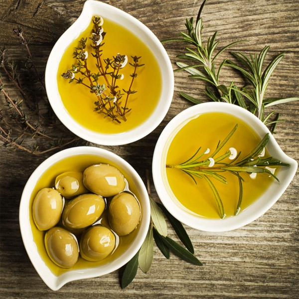 Da đẹp mịn màng nhờ uống và thoa dầu oliu - 2