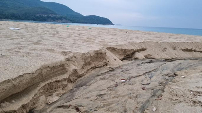 Khánh Hòa: Nước thải nuôi tôm đen sì thải ra Bãi Dài - 4