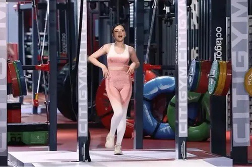 Hot girl "trứng rán" lộ nhan sắc thực tế, khán giả "đốt đuốc" tìm đôi chân dài 1,13m? - 5