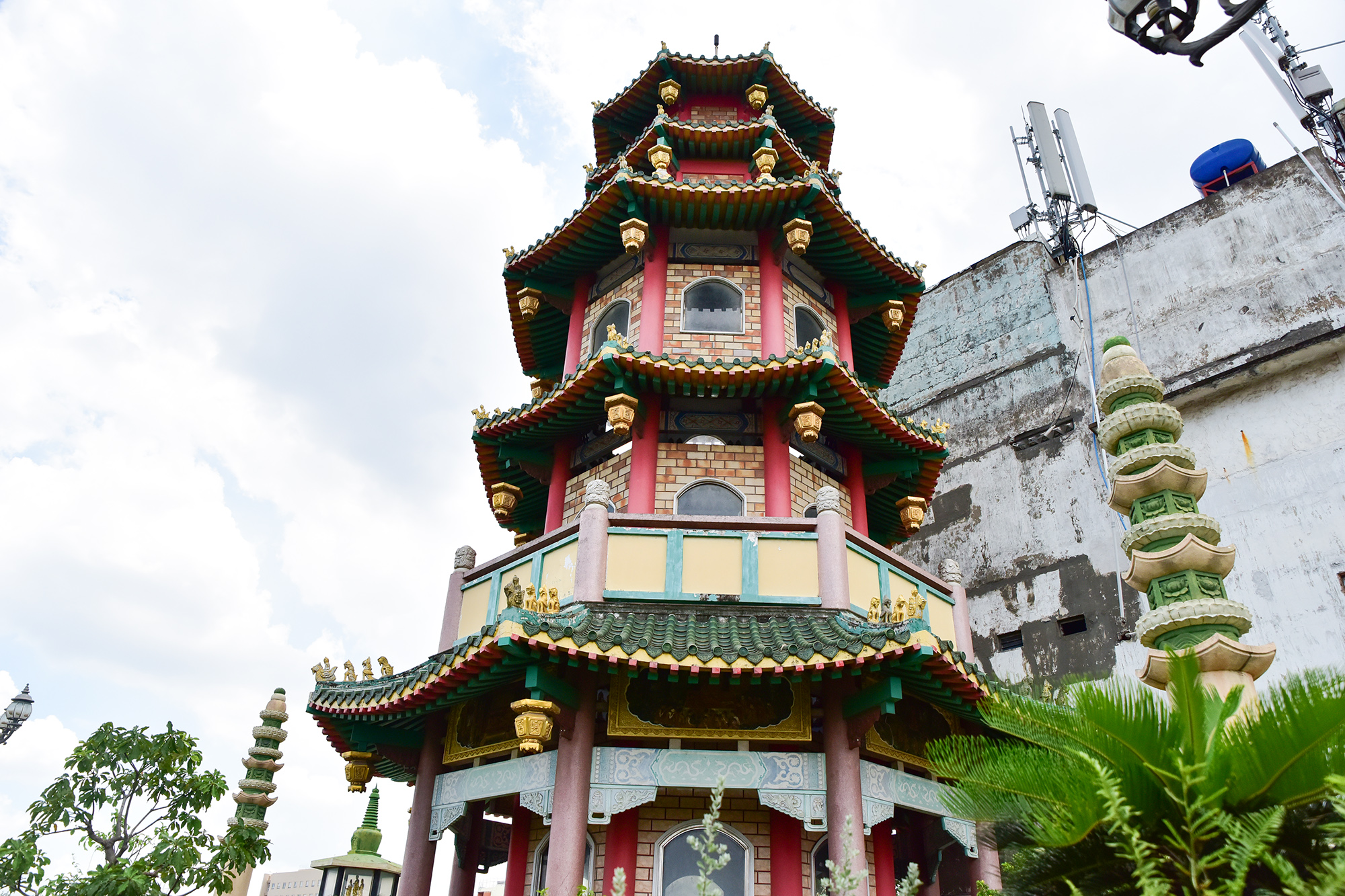 Kỳ vĩ chánh điện chùa trưng biện 10.000 tượng Phật ở TP.HCM - 10