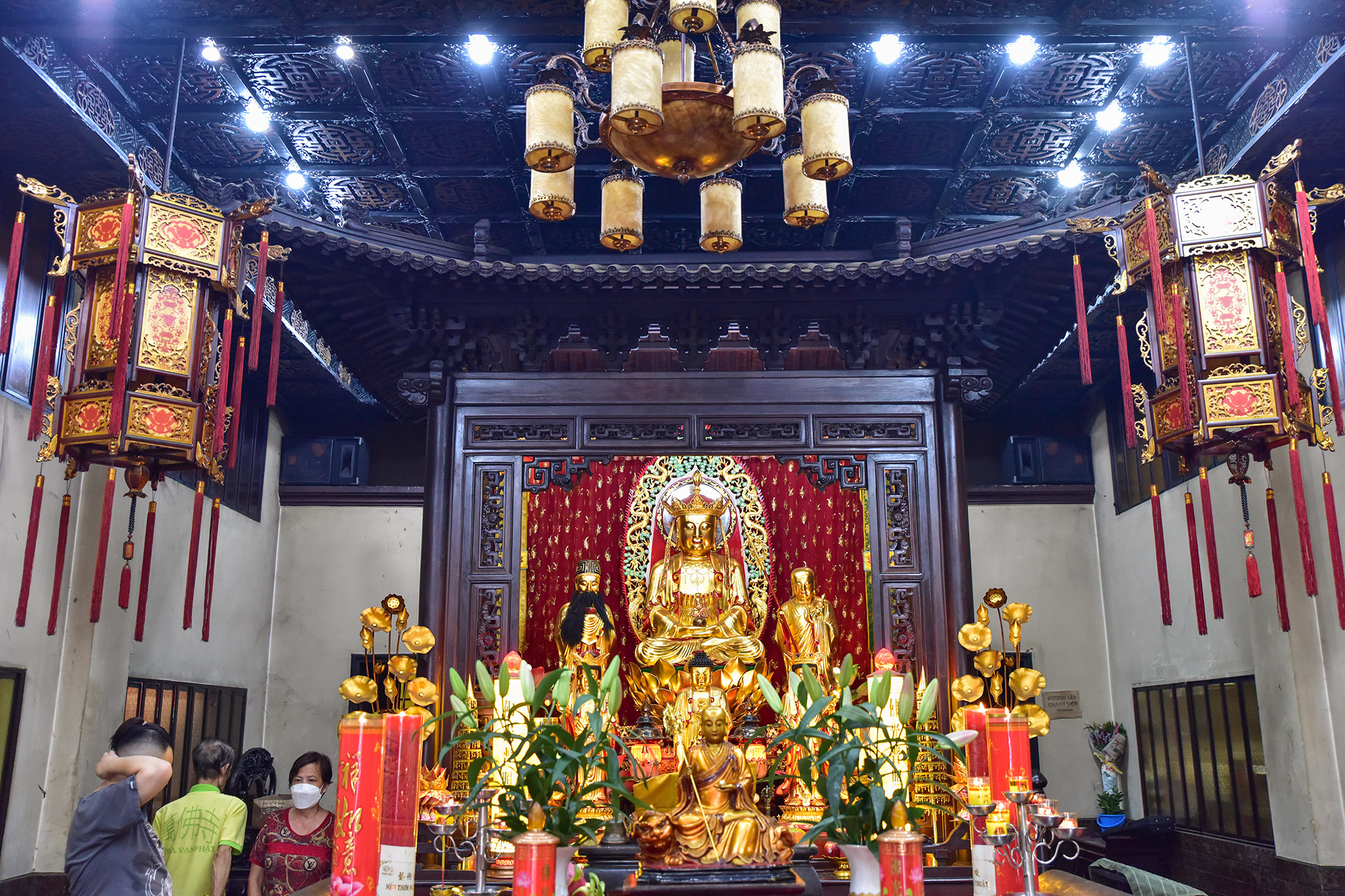Kỳ vĩ chánh điện chùa trưng biện 10.000 tượng Phật ở TP.HCM - 13