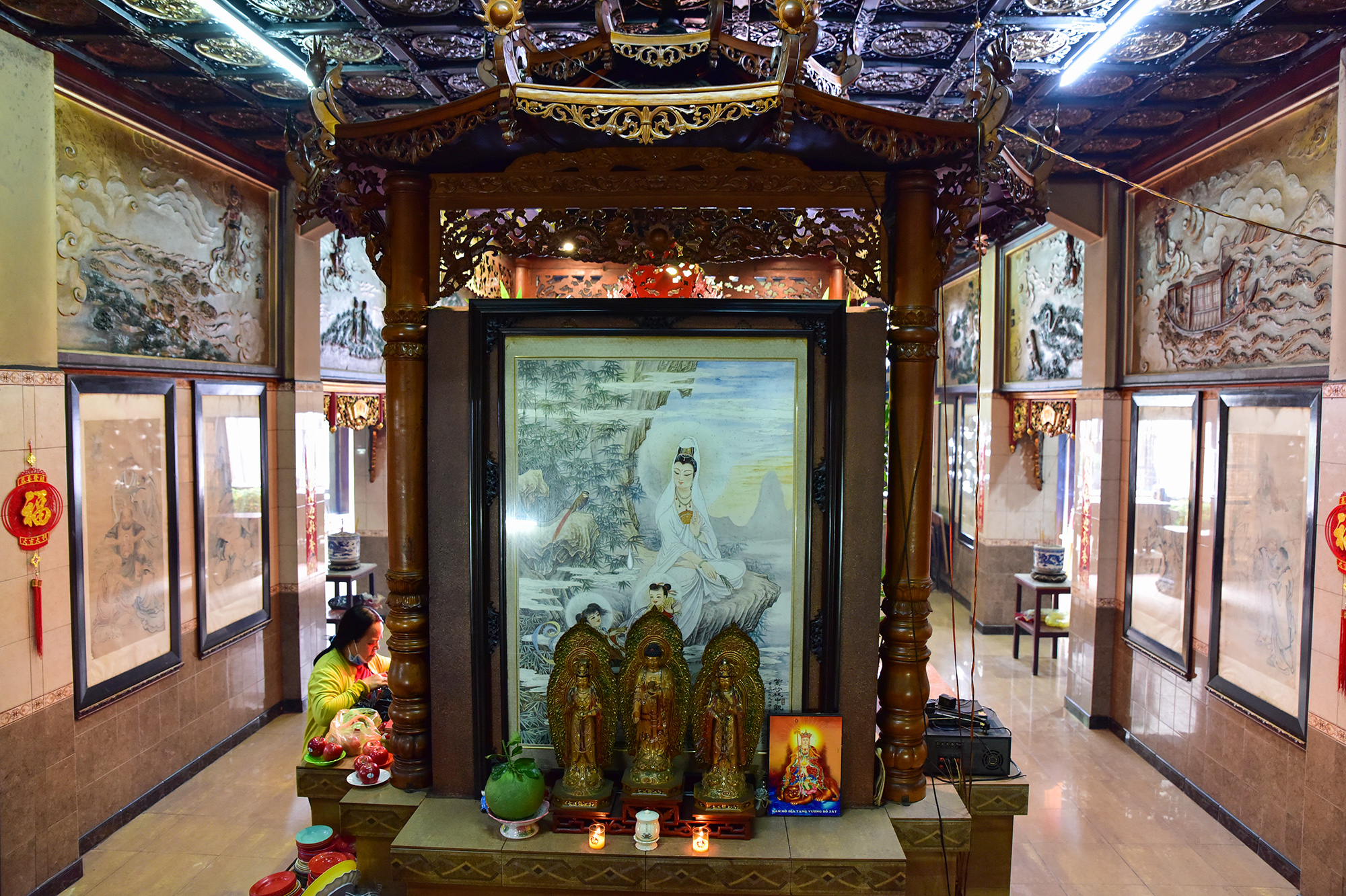Kỳ vĩ chánh điện chùa trưng biện 10.000 tượng Phật ở TP.HCM - 15