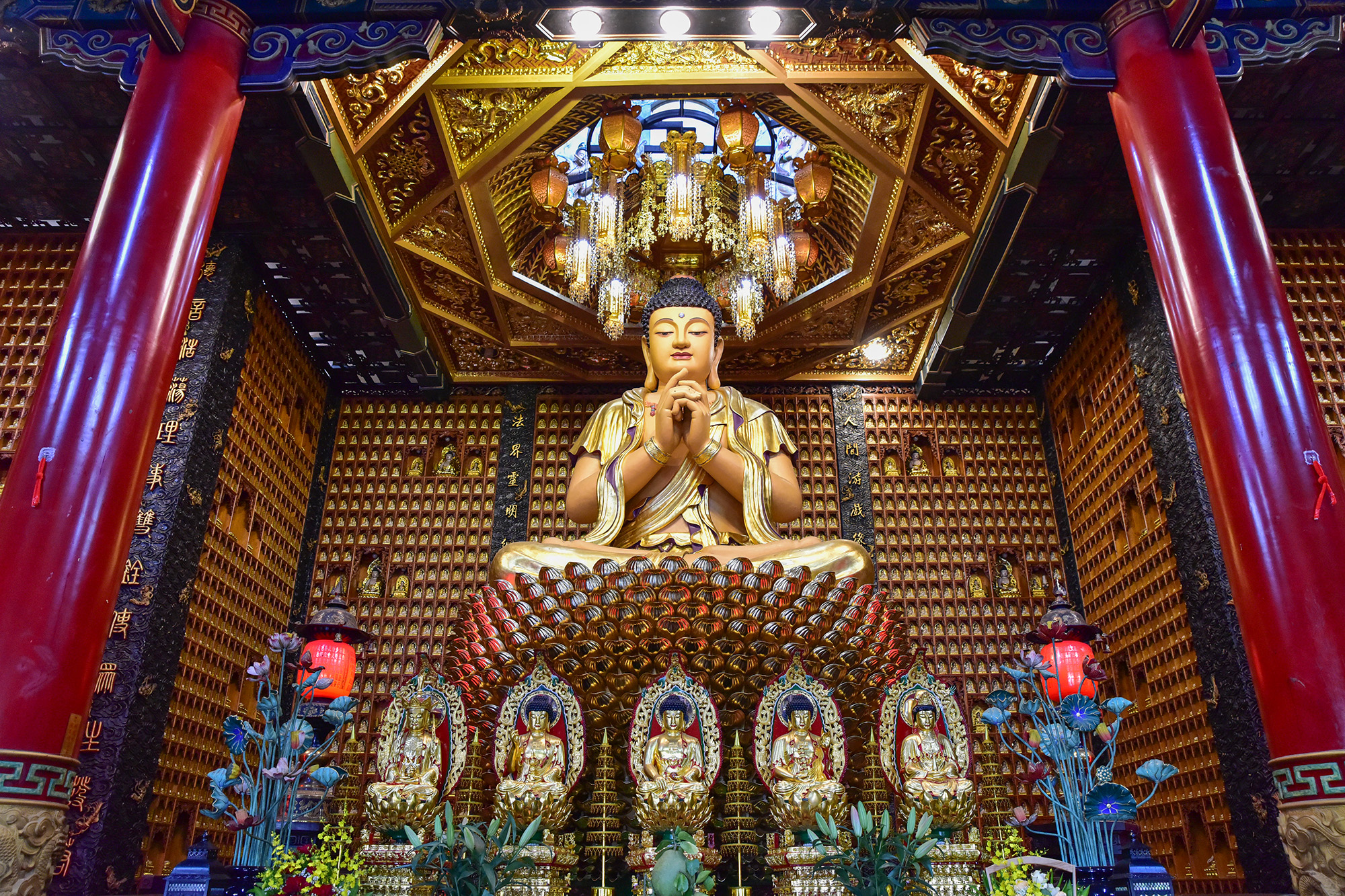 Kỳ vĩ chánh điện chùa trưng biện 10.000 tượng Phật ở TP.HCM - 3