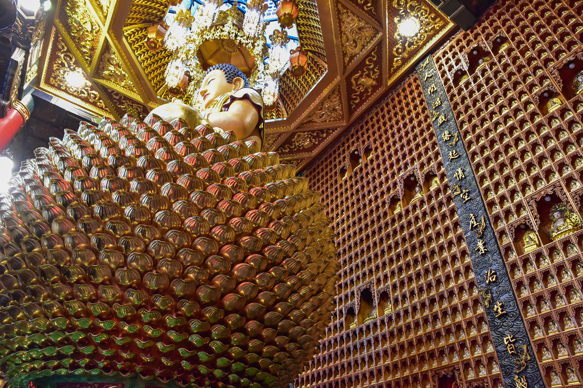 Kỳ vĩ chánh điện chùa trưng biện 10.000 tượng Phật ở TP.HCM - 4
