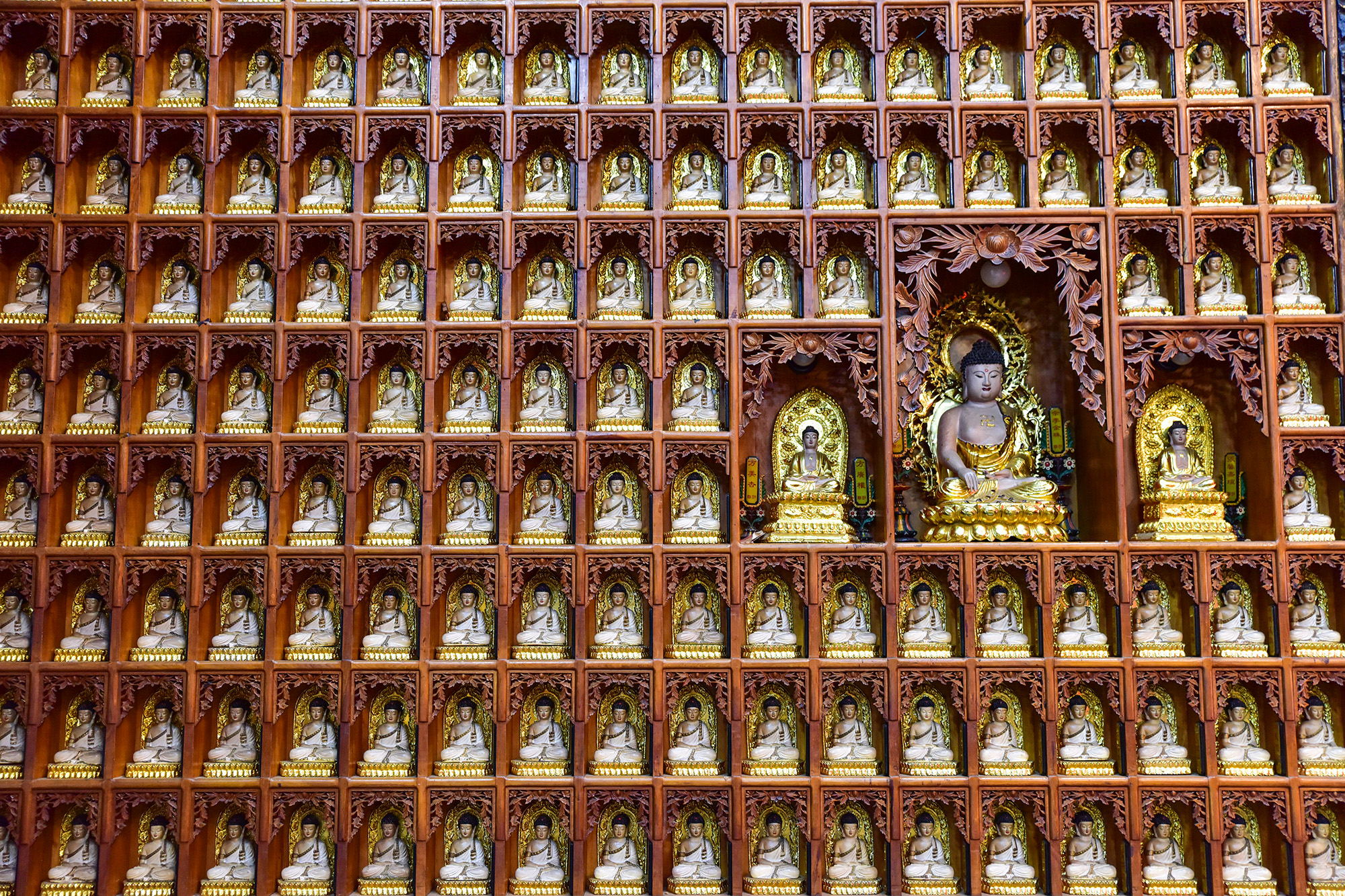 Kỳ vĩ chánh điện chùa trưng biện 10.000 tượng Phật ở TP.HCM - 9