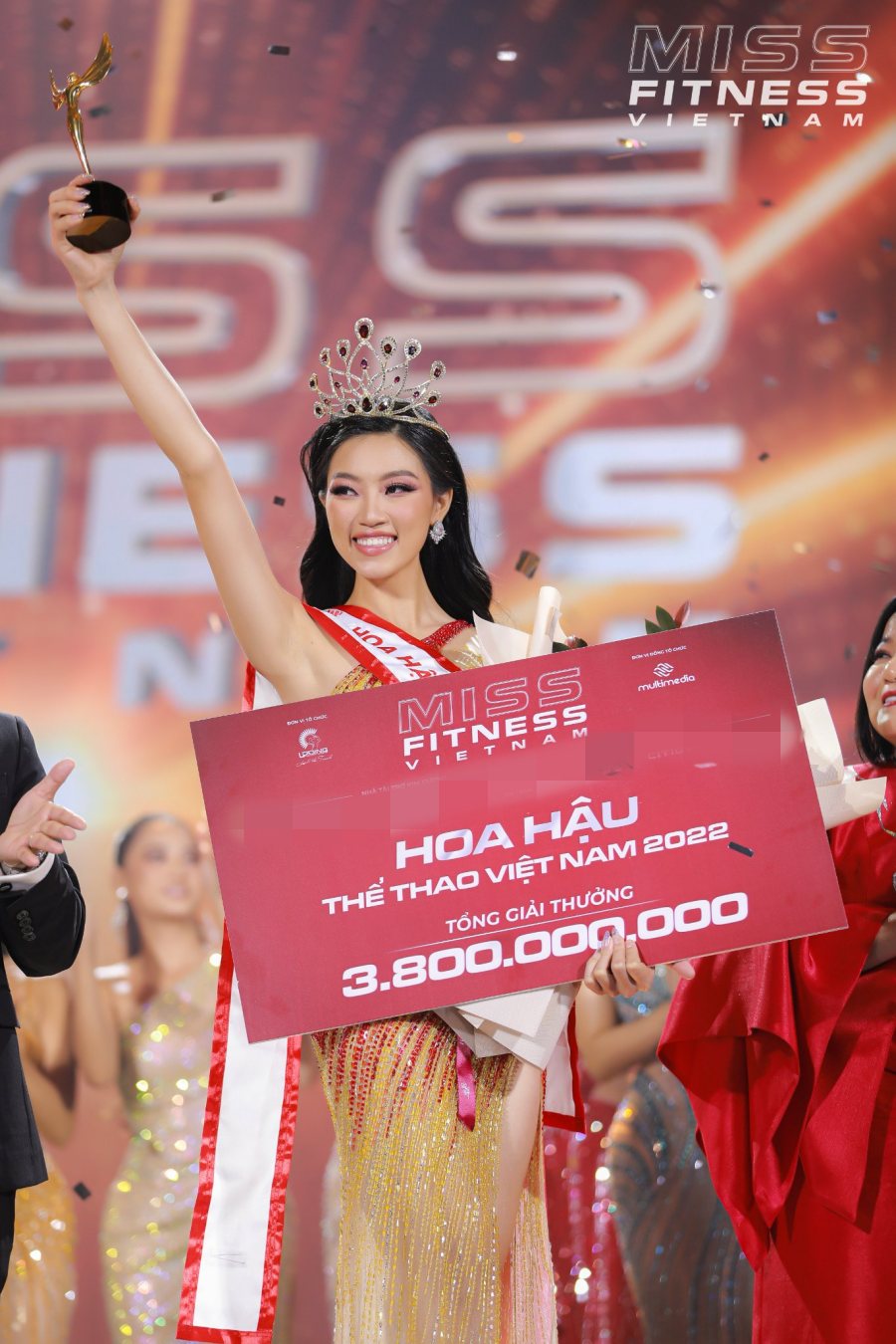 Tân Hoa hậu Thể thao Việt Nam phản hồi về nghi vấn sử dụng bóng cười - 4