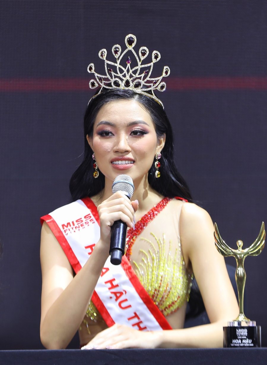 Tân Hoa hậu Thể thao Việt Nam phản hồi về nghi vấn sử dụng bóng cười - 3