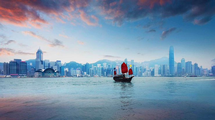 Phà Ngôi Sao: Phà Ngôi Sao đưa hành khách từ đảo Hong Kong đến đảo Cửu Long có từ năm 1888. Kênh National Geographic đã bình chọn Phà Ngôi Sao là một trong 50 điểm du lịch thú vị nhất mọi thời đại.
